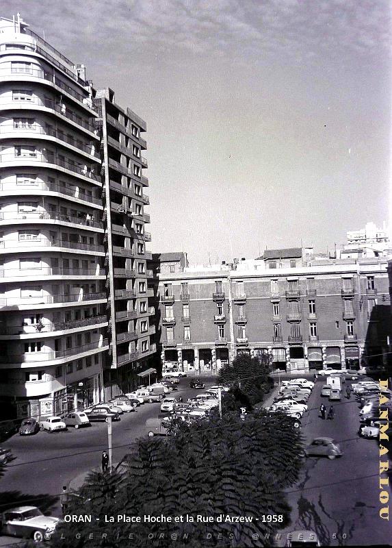 Oran - Place Hoche et Rue d'Arzew -1958.JPG
